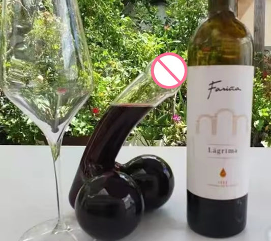 בקבוק זכוכית בצורת זין עם ביצים