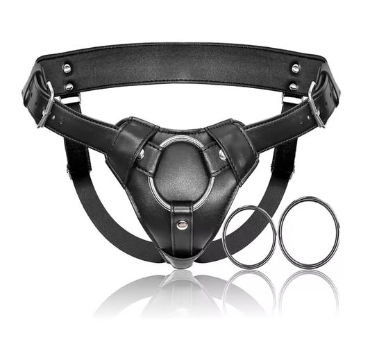 חגורת סטרפ און דמוי עור טבעות מתכת