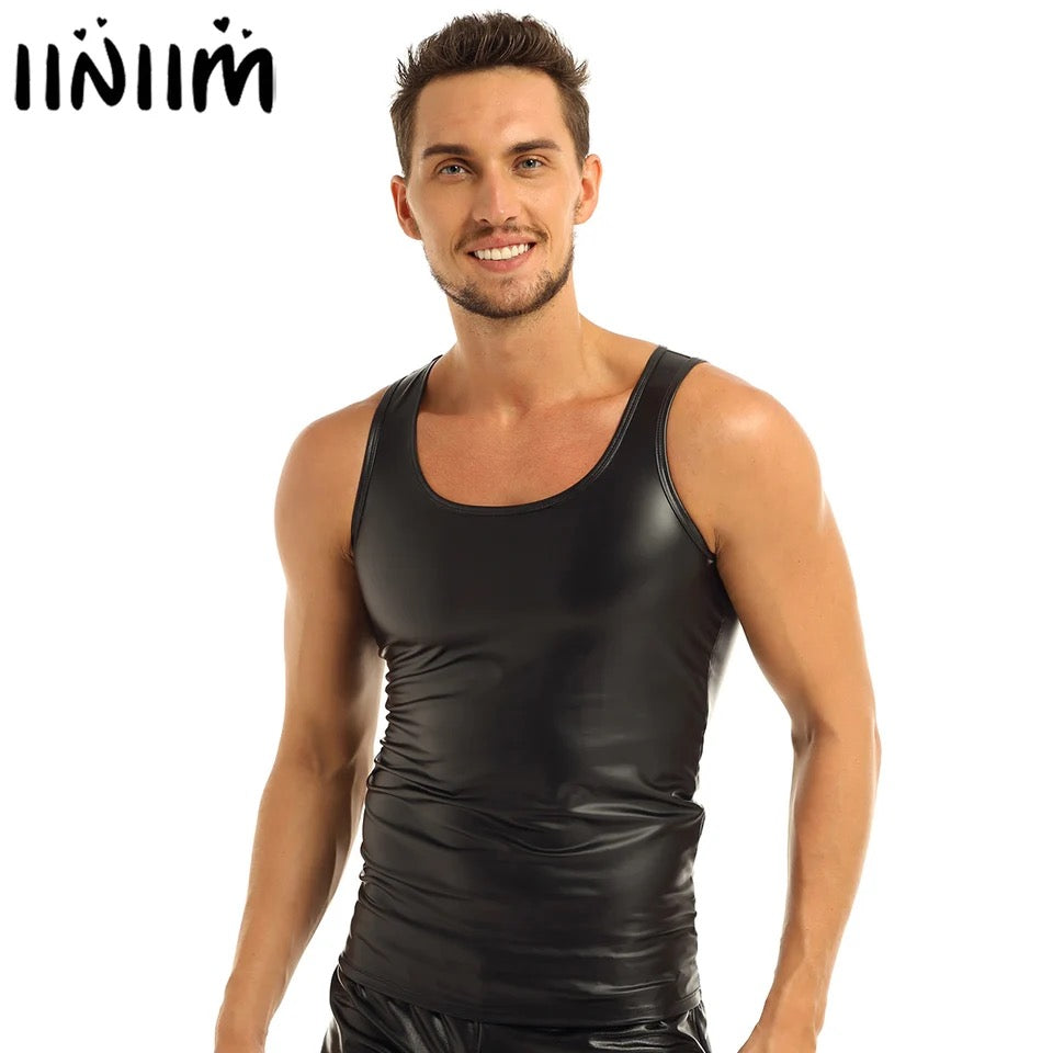 גופיית עור צמודה